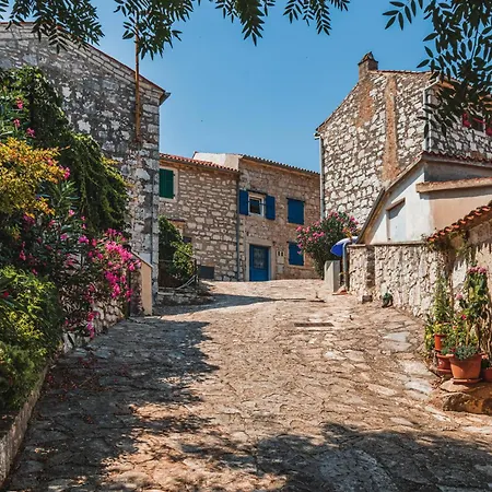 In With One-bedroom 7 *