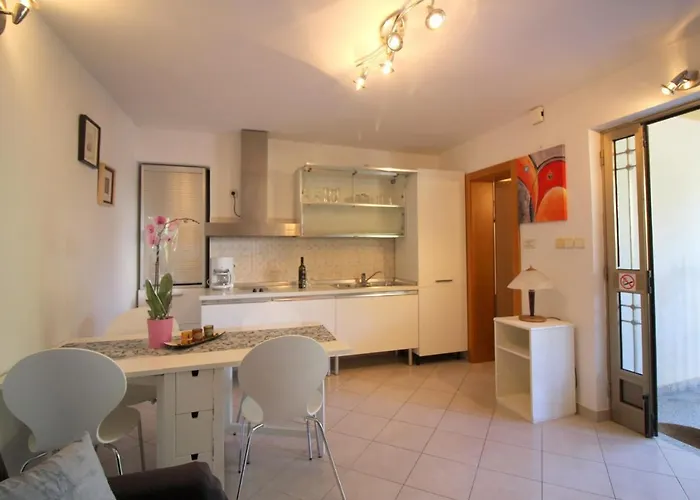 In With One-bedroom 7