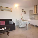 In With One-bedroom 7 *