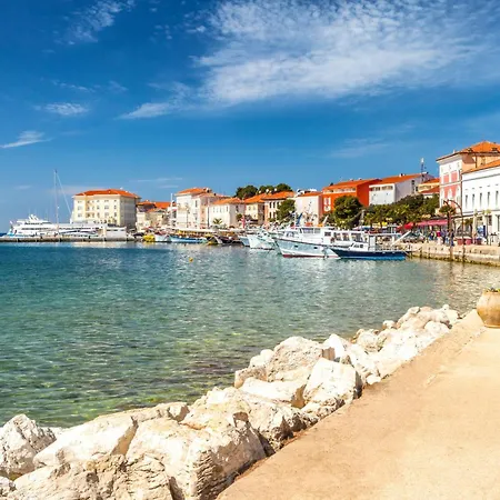 In With One-bedroom 7 *