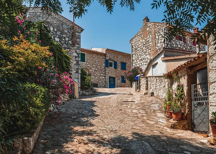 In With One-bedroom 7 *