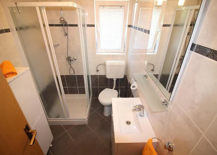 In With One-bedroom 7 *